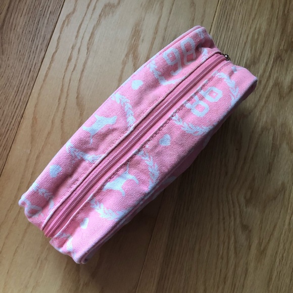VS PINK MAKE UP BAG - Picture 2 of 4